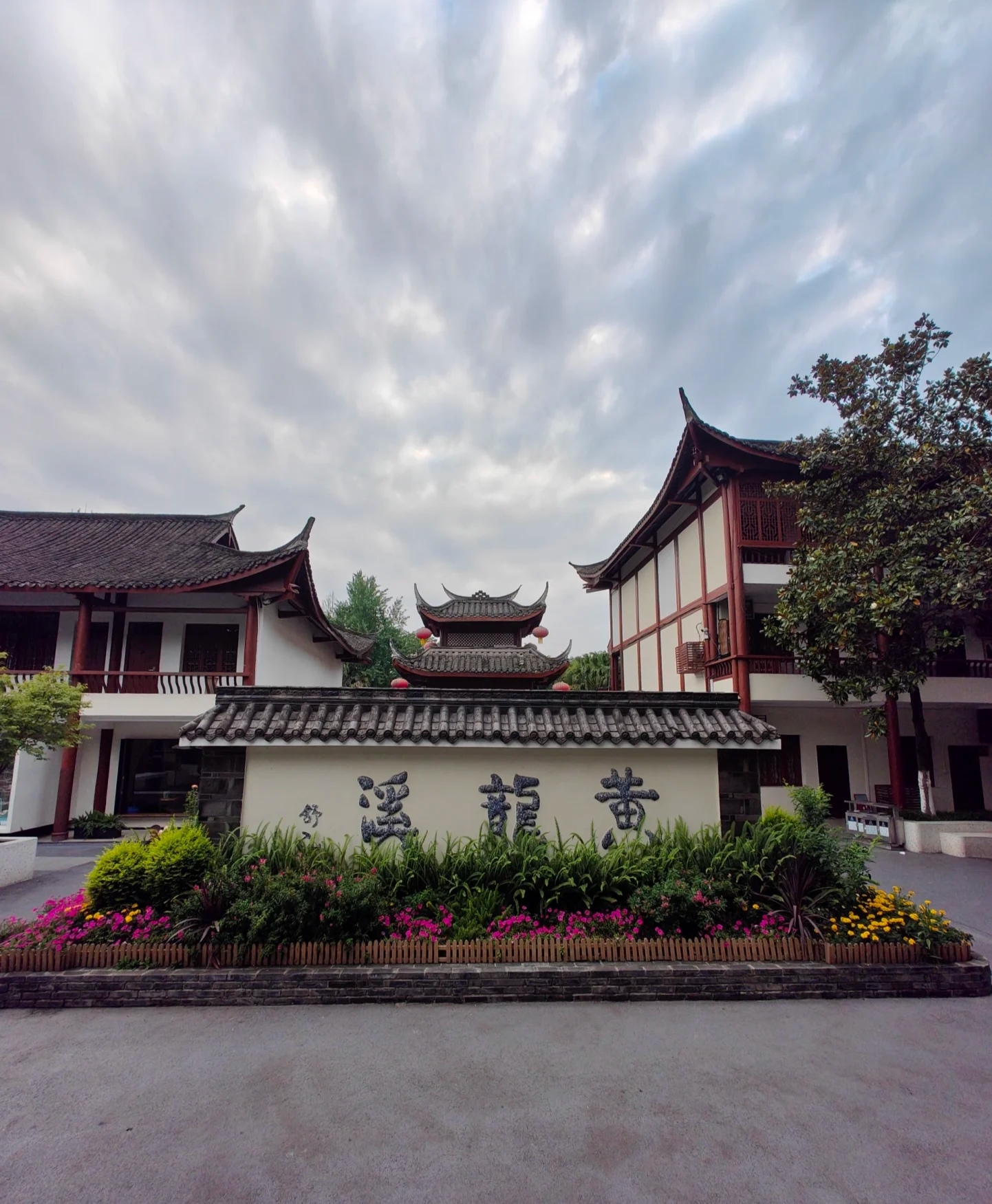 Camera_XHS_17198185039911040g008313j0i7vr38105ncdc5dg8bqmat7