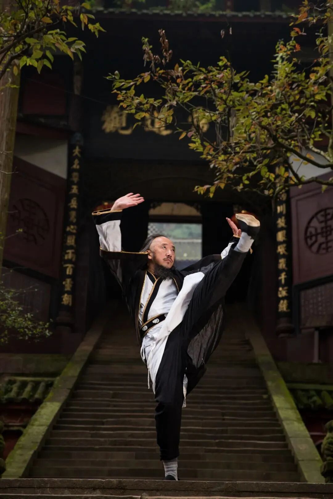 C68213A836B5044AEBD203987F33DFBF