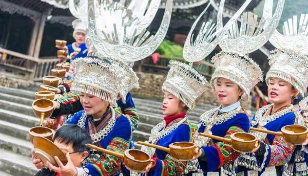 喝苗家拦门酒 喝苗家拦门酒