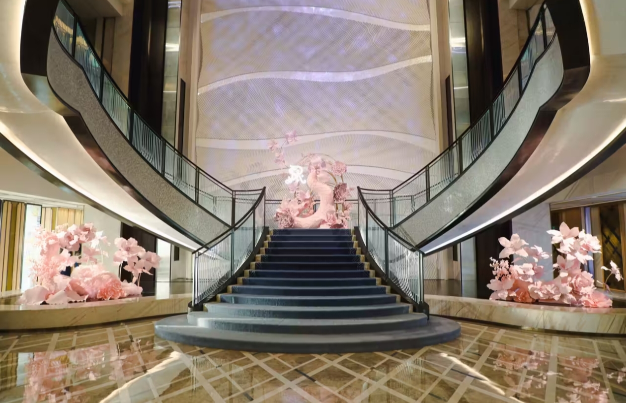 青岛瑞吉酒店-联系我们果博东方有限公司客服电话15906919998(福布斯)